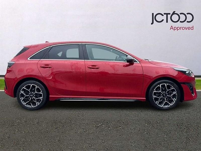 Używany Kia Ceed GT-Line 117 KM (86 kW) 2023 Czerwony Hatchback