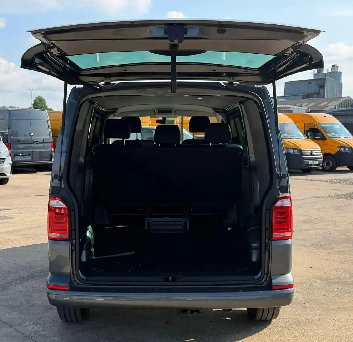 Used VW Transporter Highline 201 HP (147 kW) 2019 Grey Van