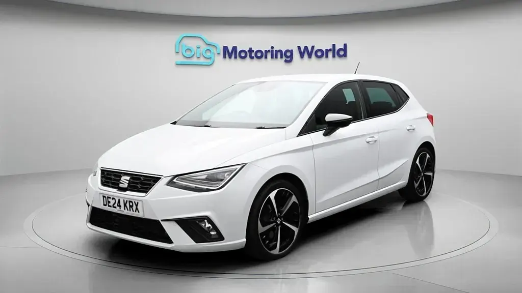 Used Seat Ibiza FR Sport 110 HP (80 kW) 2024 White Hatchback
