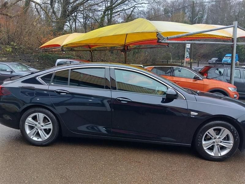 Used Vauxhall Insignia SRi 2017 Blue Hatchback