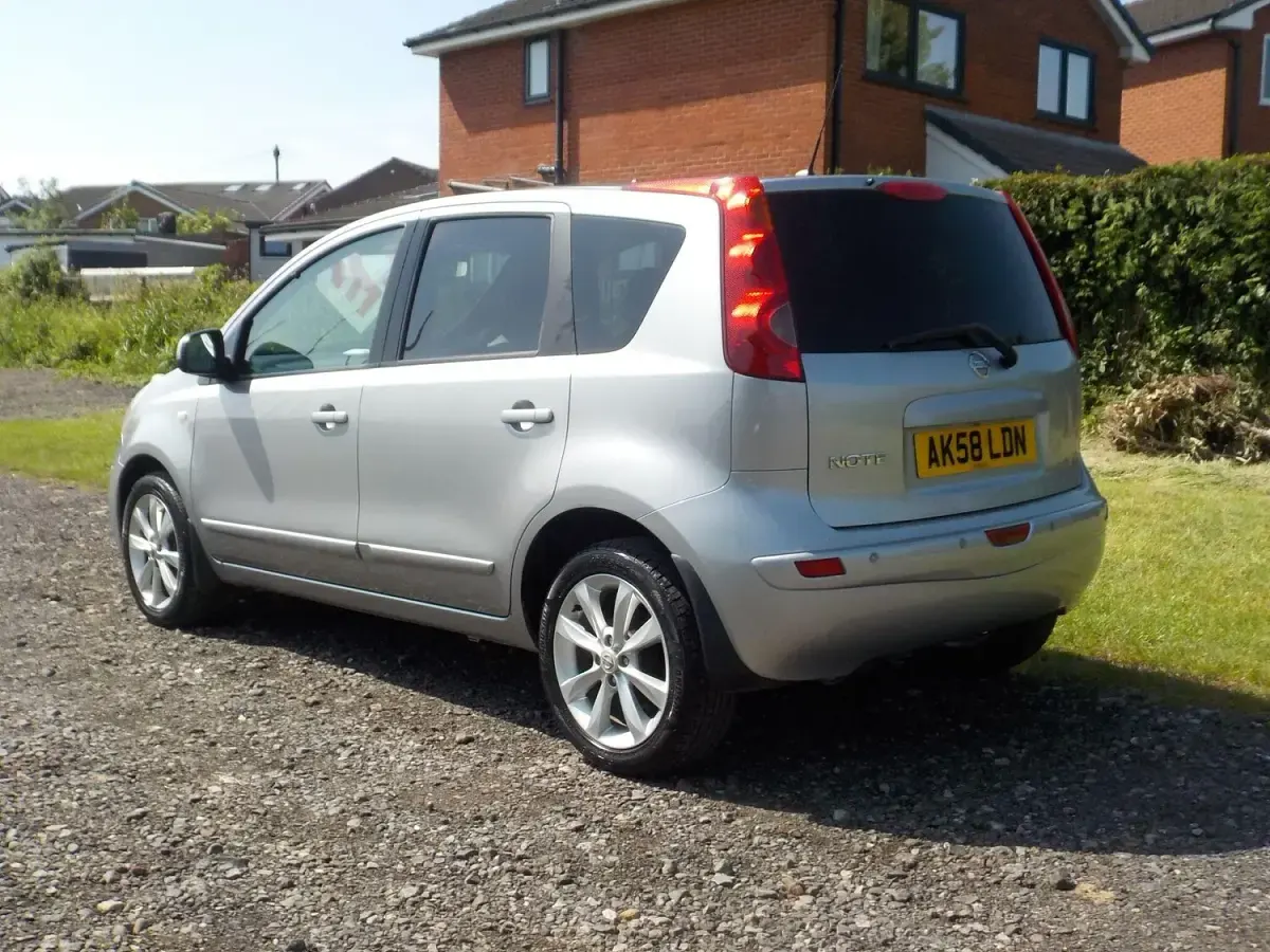 Used Nissan Note Tekna 110 HP (80 kW) 2008 Silver Hatchback