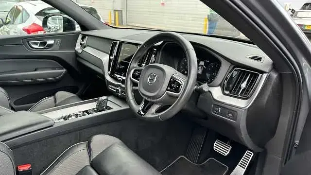Used Volvo XC60 R-Design 247 HP (181 kW) 2021 Grey SUV