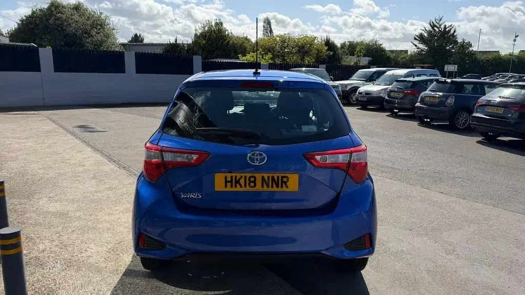 Used Toyota Yaris 111 HP (81 kW) 2018 Blue Hatchback