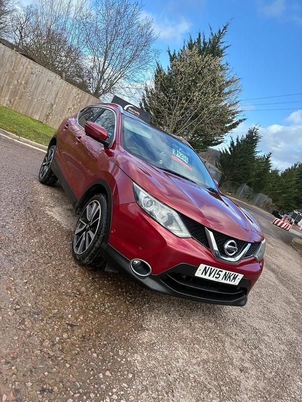 Used Nissan Qashqai Tekna 110 HP (80 kW) 2015 Red SUV