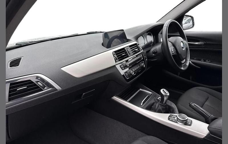 Used BMW 116 Comfort Edition 113 HP (83 kW) 2019 White Hatchback