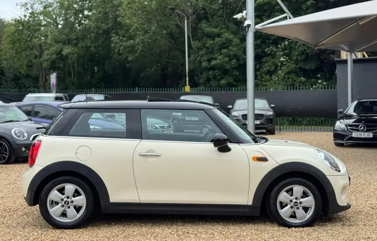 Used Mini Cooper Hatch 136 HP (100 kW) 2015 White Hatchback