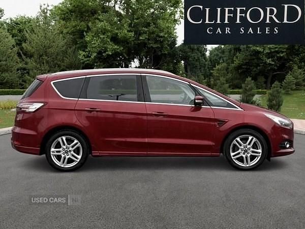 Used Ford S-MAX Titanium 180 HP (132 kW) 2017 Red MPV
