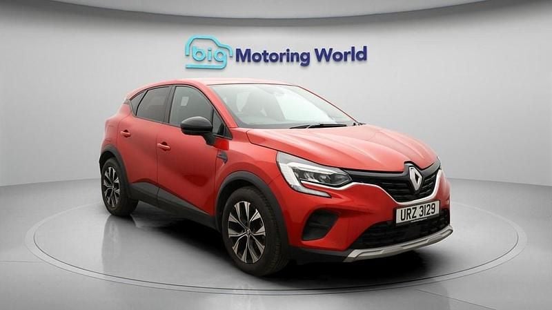 Used Renault Captur Evolution 90 HP (66 kW) 2023 Red SUV