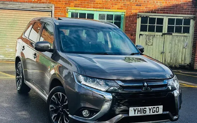Used Mitsubishi Outlander P-HEV 203 HP (149 kW) 2016 Estate
