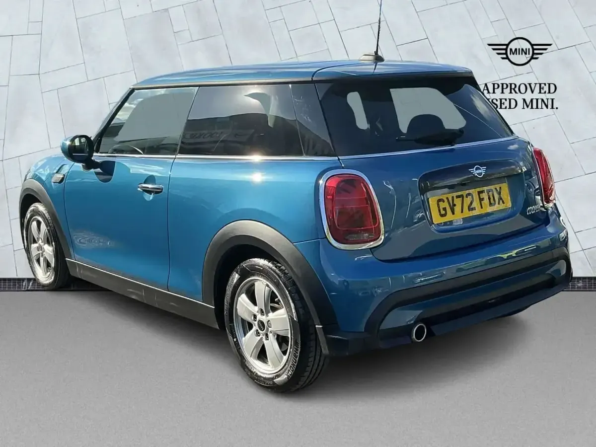Usado Mini Cooper Classic 134 CV (98 kW) 2022 Azul Utilitario