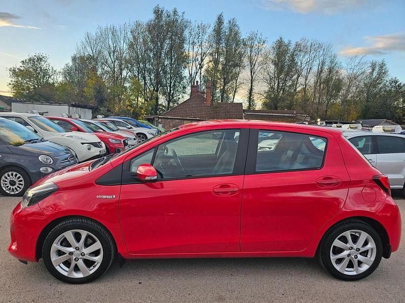 Used Toyota Yaris Hybrid 2014 Red Hatchback