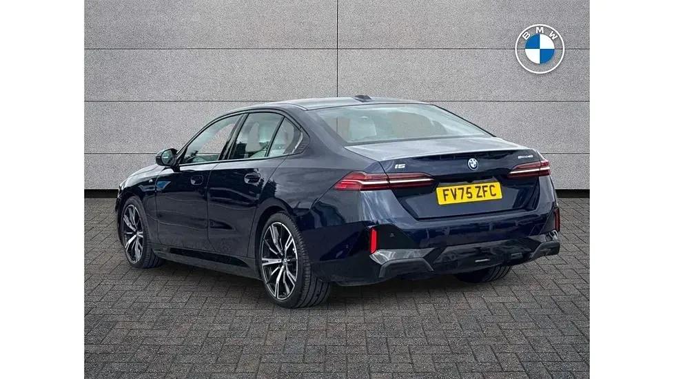 New BMW i5 M Sport 250 kW (340 HP) 2025 Blue Sedan