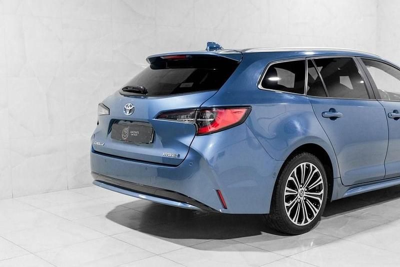 Used Toyota Corolla Design 122 HP (89 kW) 2020 Blue Estate