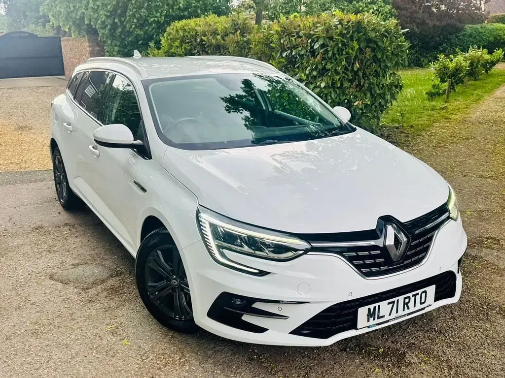 Used Renault Mégane GrandTour Iconic 115 HP (84 kW) 2021 White Estate
