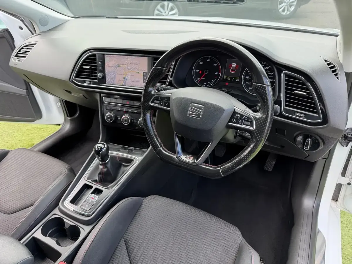 Used Seat Leon FR 184 HP (135 kW) 2017 White Hatchback