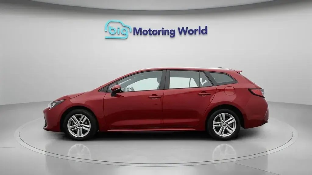 Usado Toyota Corolla 140 HP (102 kW) 2023 Vermelho Carrinha