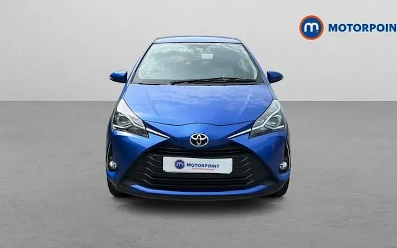 Used Toyota Yaris 111 HP (81 kW) 2019 Blue Hatchback
