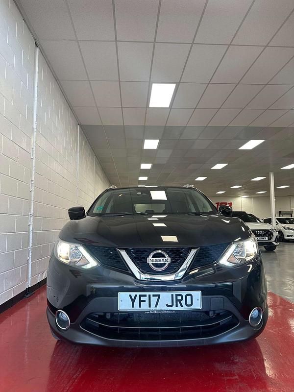 Used Nissan Qashqai N-Connecta 115 HP (84 kW) 2017 Black SUV