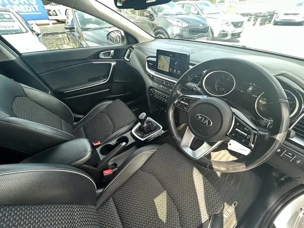 Used Kia Ceed Sportswagon Turbo 114 HP (83 kW) 2018 White Estate