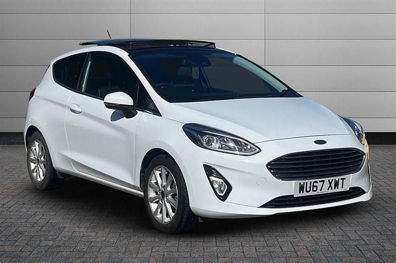 Frozen white Used 2017 Ford Fiesta Titanium Hatchback | £8,750 (Fair price) - Image 1/2