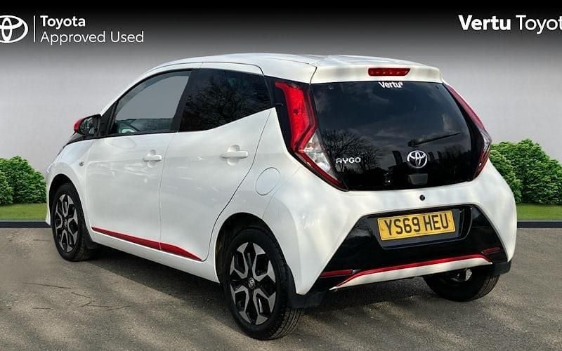 Used Toyota Aygo Trend 72 HP (52 kW) 2020 White Hatchback