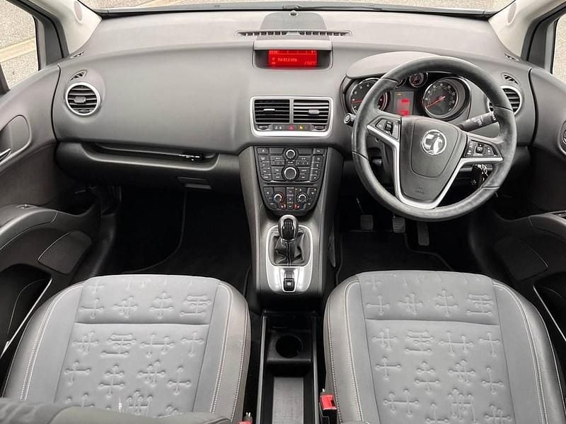 Used Vauxhall Meriva 100 HP (73 kW) 2017 Summit white MPV