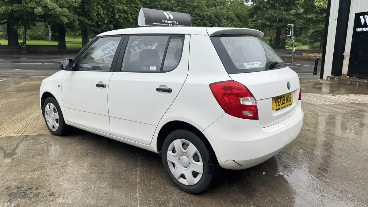 Used Skoda Fabia 2009 White Hatchback