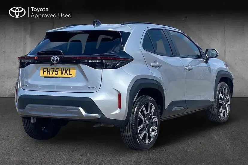 Used Toyota Yaris Cross 128 HP (94 kW) 2026 Silver metallic SUV