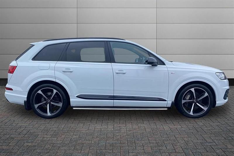 Used Audi Q7 Black Edition 286 HP (210 kW) 2019 Glacier white SUV