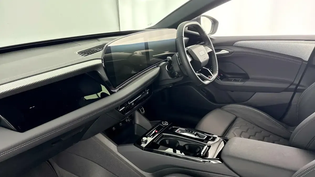Used Audi A6 e-tron S-Line 83 kW (113 HP) 2025 Daytona grey Estate