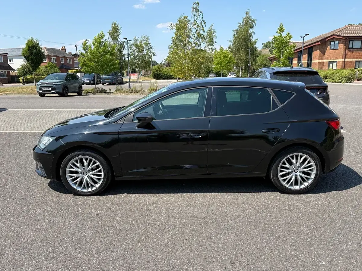 Used Seat Leon SE Dynamic 130 HP (95 kW) 2019 Black Hatchback
