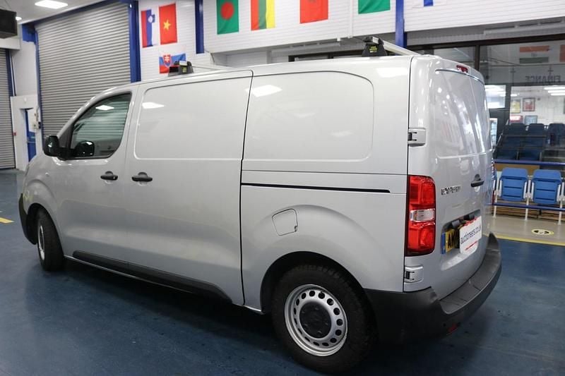 Used Peugeot Expert 95 HP (69 kW) 2018 Silver Van