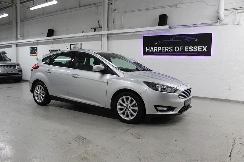 Used Ford Focus Titanium 125 HP (91 kW) 2016 Silver Hatchback