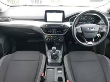 Used Ford Focus Zetec 100 HP (73 kW) 2019 White Hatchback