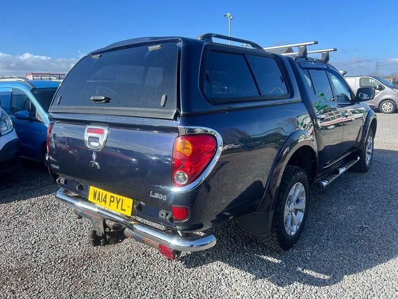 Usado Mitsubishi L200 176 HP (129 kW) 2014 Azul Pickup