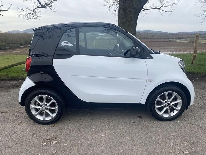 Used Smart ForTwo Coupé Passion 71 HP (52 kW) 2016 White Coupe