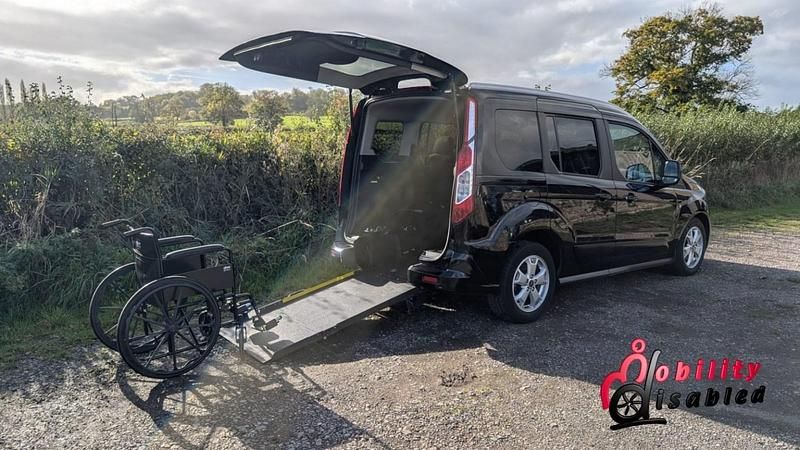 Used Ford Tourneo Connect Titanium 120 HP (88 kW) 2018 Black MPV