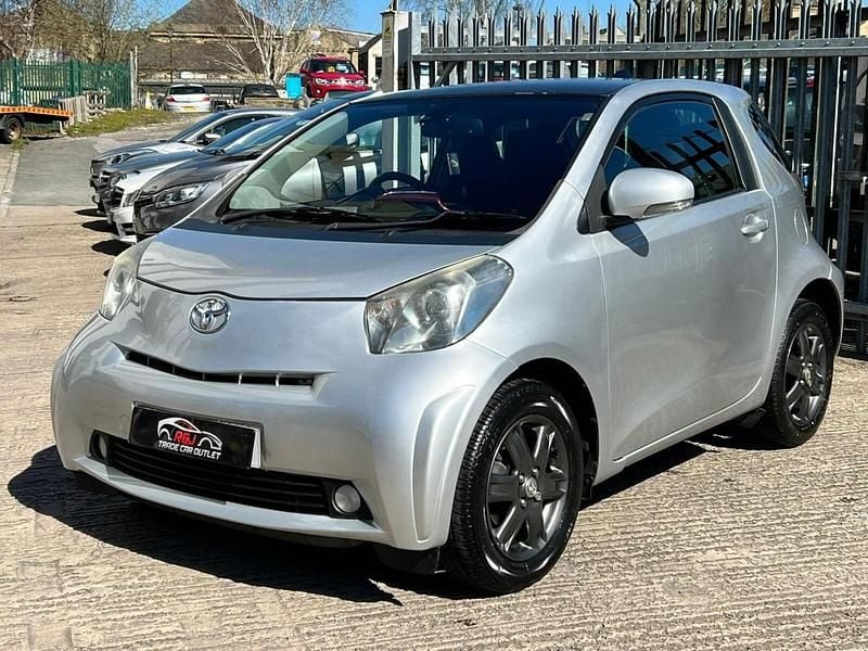 Used Toyota iQ 68 HP (50 kW) 2012 Silver Hatchback