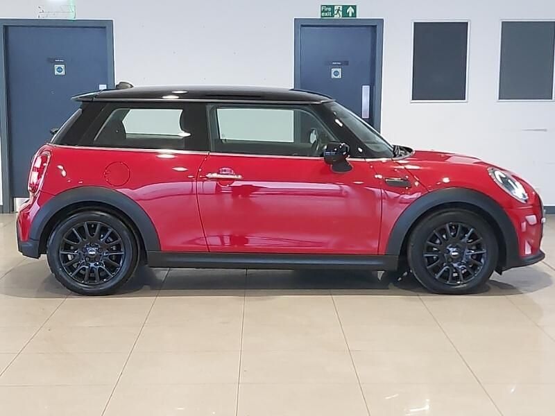 Used Mini Cooper Classic 134 HP (98 kW) 2021 Red Hatchback