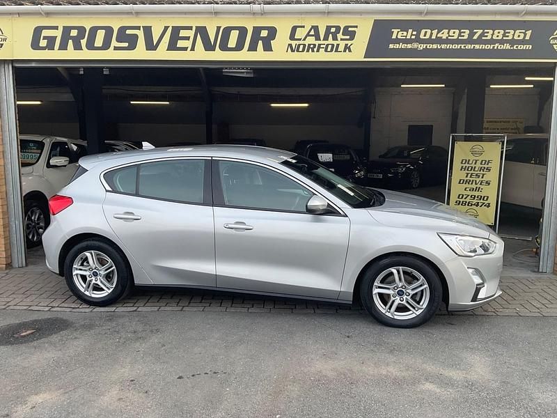 Used Ford Focus Zetec 120 HP (88 kW) 2019 Silver Hatchback