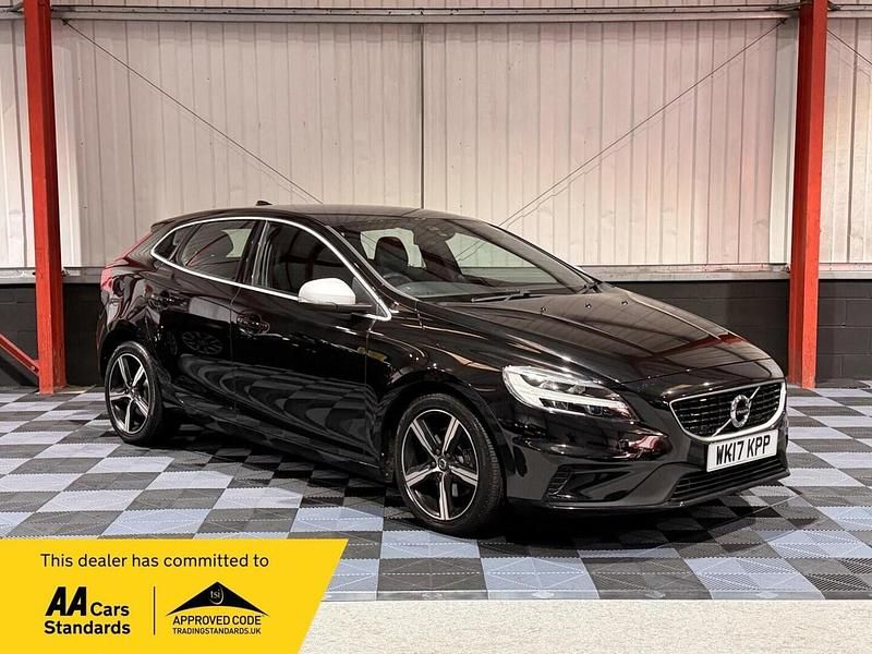 Used Volvo V40 R-Design 122 HP (89 kW) 2017 Black Hatchback