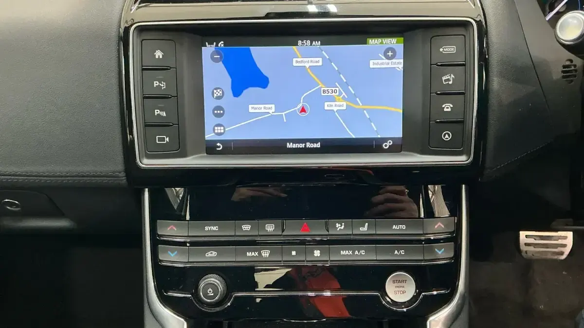 Usado Jaguar XE Portfolio 240 HP (176 kW) 2017 Preto Sedan