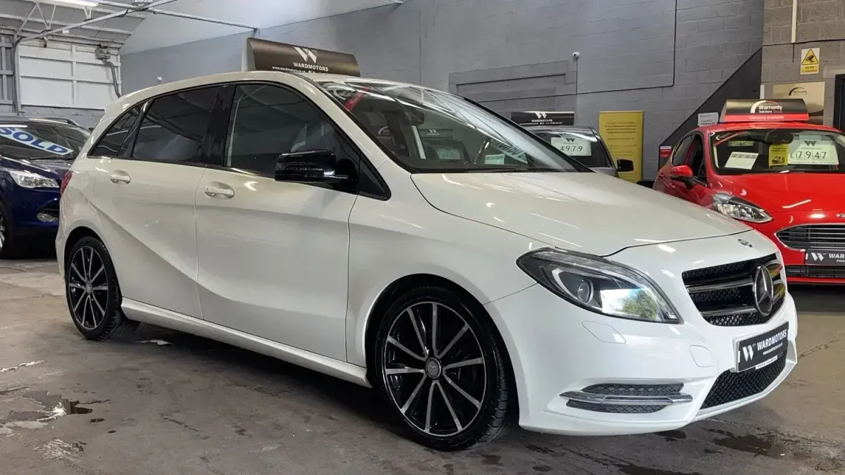 Used Mercedes B180 2013 White Hatchback