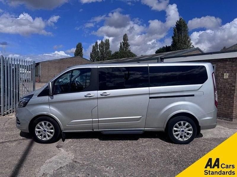 Used Ford Tourneo Titanium 130 HP (95 kW) 2020 Silver MPV