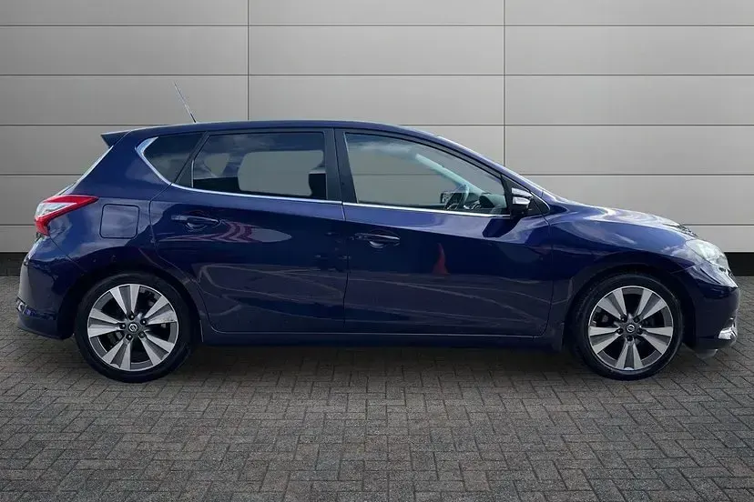 Used Nissan Pulsar Tekna 113 HP (83 kW) 2014 Black Hatchback