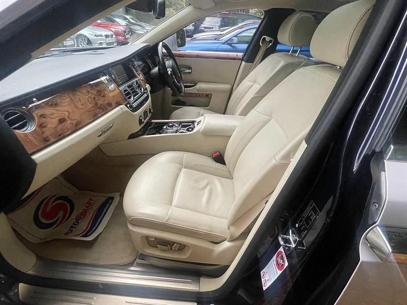 Used Rolls Royce Ghost 563 HP (414 kW) 2010 Mauve/purple Sedan