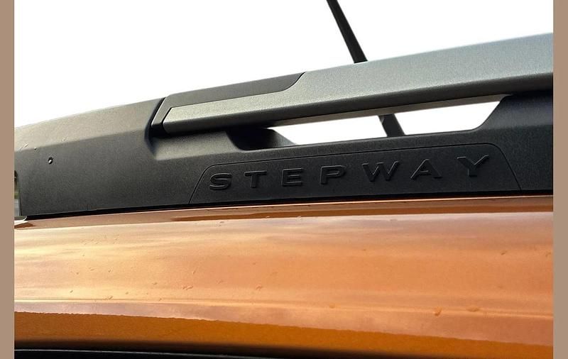 Used Dacia Sandero Prestige 90 HP (66 kW) 2022 Orange SUV