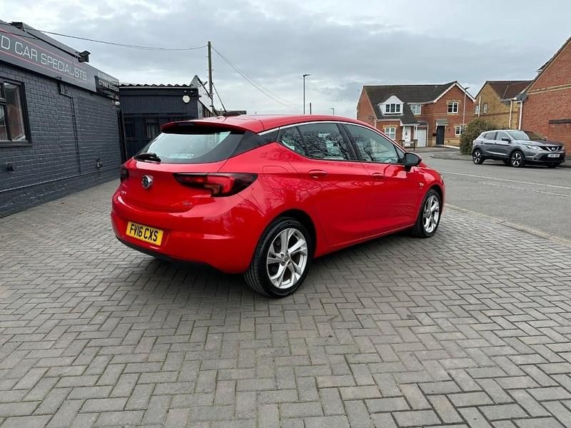 Used Vauxhall Astra SRi 110 HP (80 kW) 2016 Red Hatchback