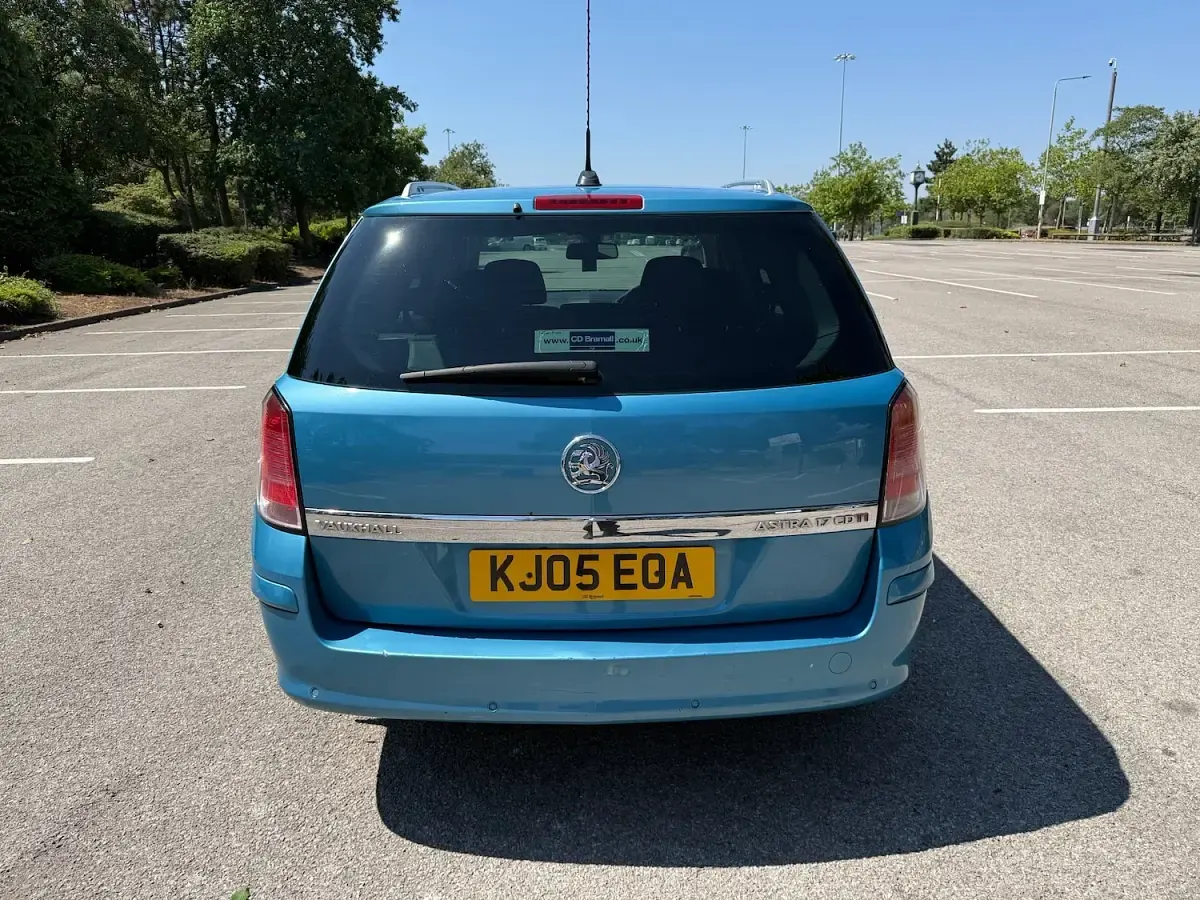 Used Vauxhall Astra SRi 100 HP (73 kW) 2005 Blue Estate