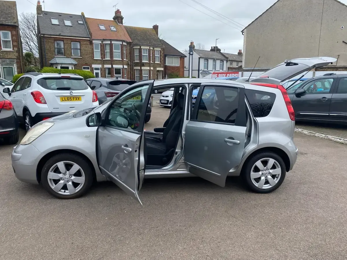 Used Nissan Note Tekna 110 HP (80 kW) 2008 Silver Hatchback